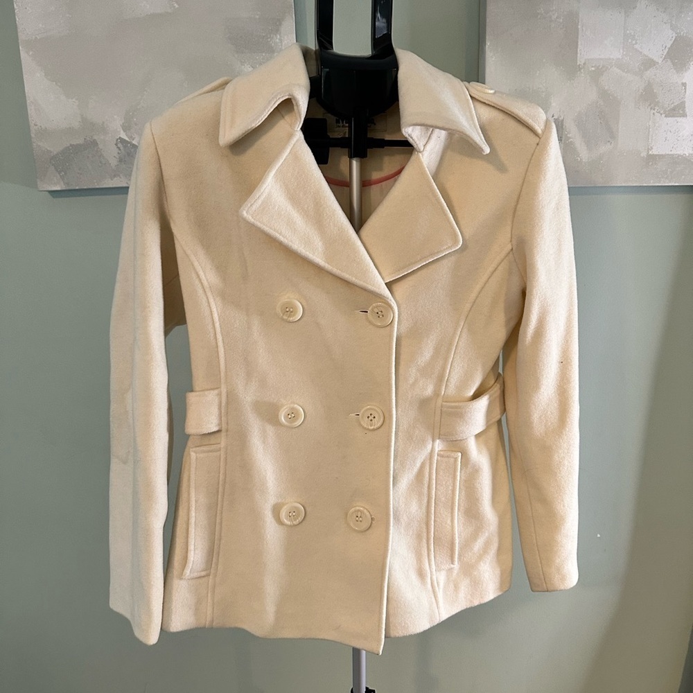HYDRAULIC. CREAM COLORED BUTTON DOWN COAT